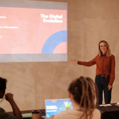 CERTIFICADO EN DESARROLLO DE HABILIDADES PARA TRABAJAR CON INTELIGENCIA ARTIFICIAL.