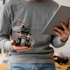 CURSO INTRODUCCIÓN A LA TECNOLOGÍA Y LA ROBÓTICA EN EL AULA